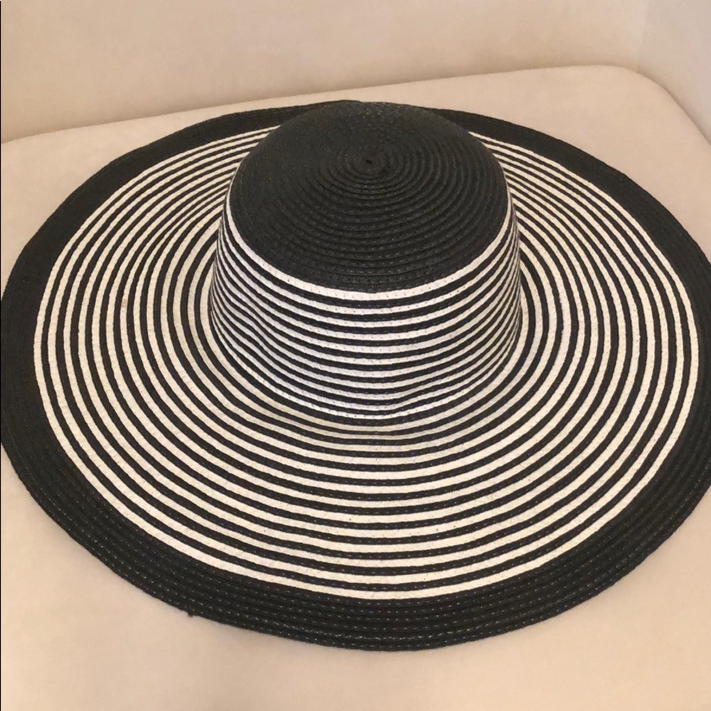 Floppy beach hat